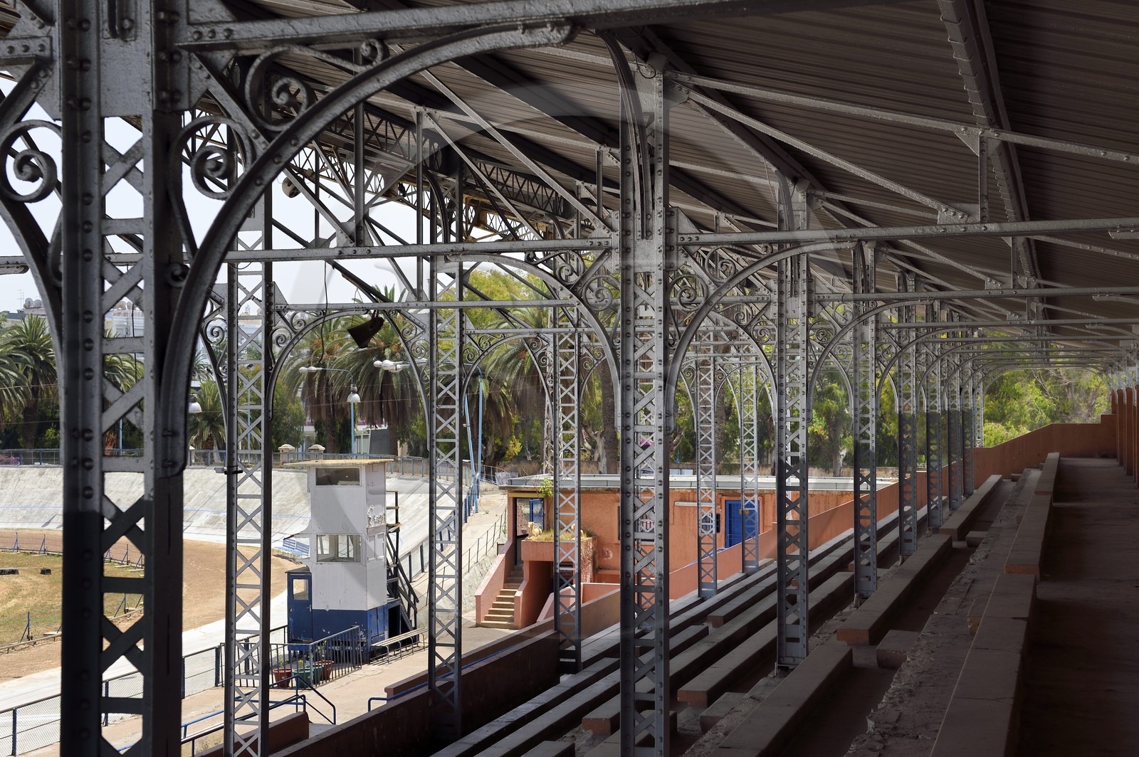 Maroc, Casablanca, le vélodrome et cynodrome de la ville avec une structure Eiffel