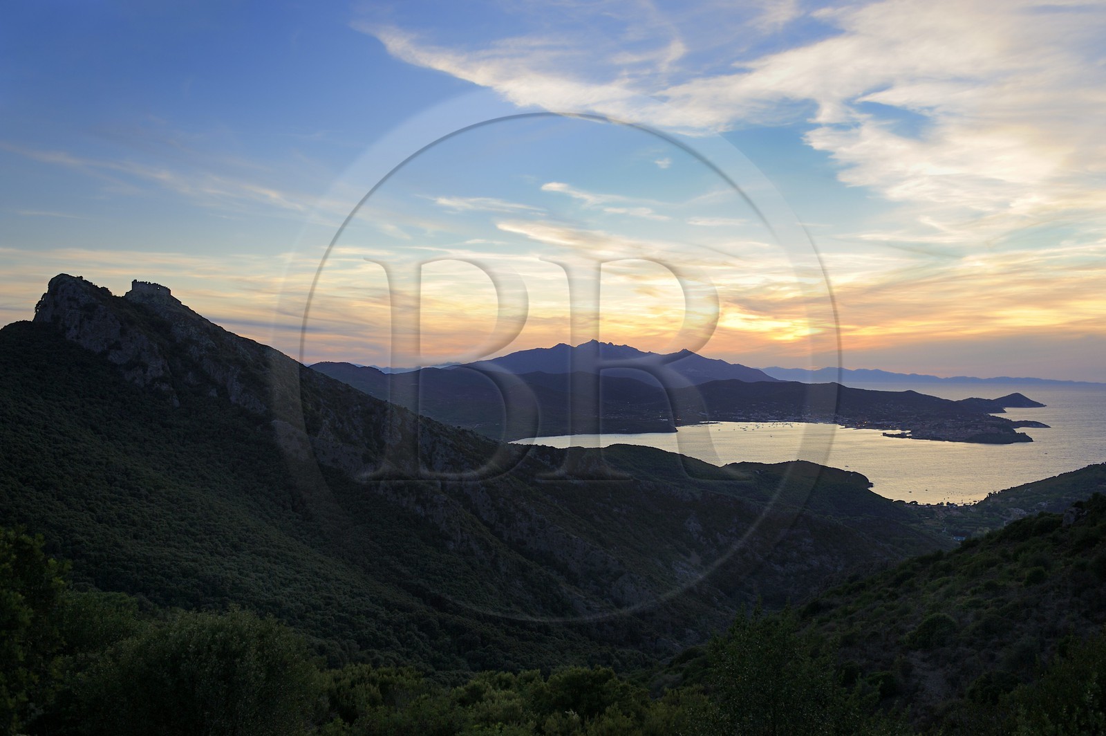 Italie, Toscane, Ile d’Elbe, la rade de Portoferraio au coucher de soleil