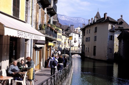 France, Haute-Savoie (74), le vieil Annecy, les quais longeant le Thiou
