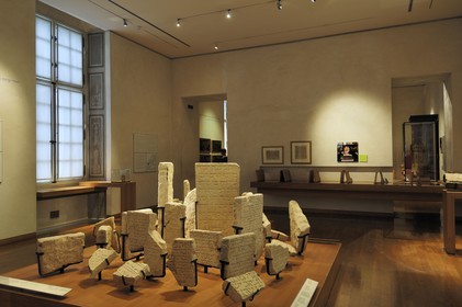 France, Paris (75), le Musée d'Art et d'Histoire du Judaïsme dans l'Hôtel de Saint-Aignan, stèles funéraires