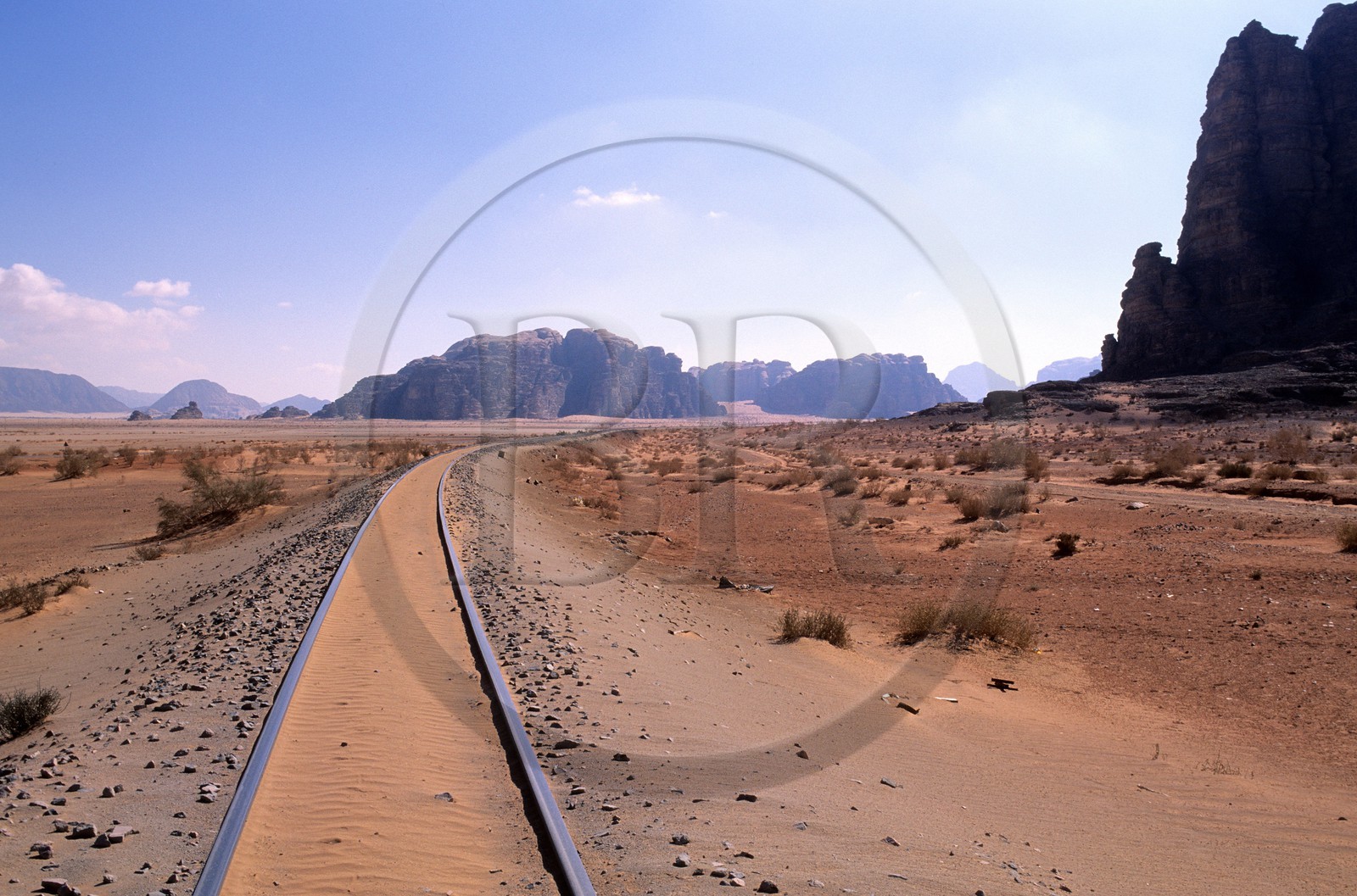 Jordanie, désert du Wadi Rum, la voie de chemin de fer qu'a connu Laurence d'Arabie
