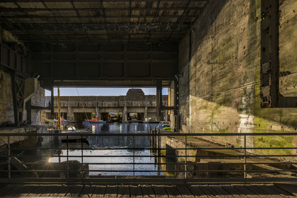 France, Loire-Atlantique (44), Saint-Nazaire, les anciennes bases sous-marines allemandes construites lors de la dernière guerre mondiale bordent le bassin à flot du port de Saint-Nazaire, dans le bunker qui abrite le sous-marin Espadon