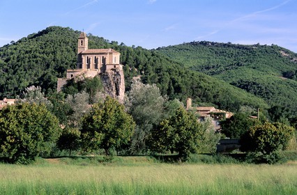 France, Drôme (26), Drôme provençale, Pierrelongue, église perchée dans les Baronnies