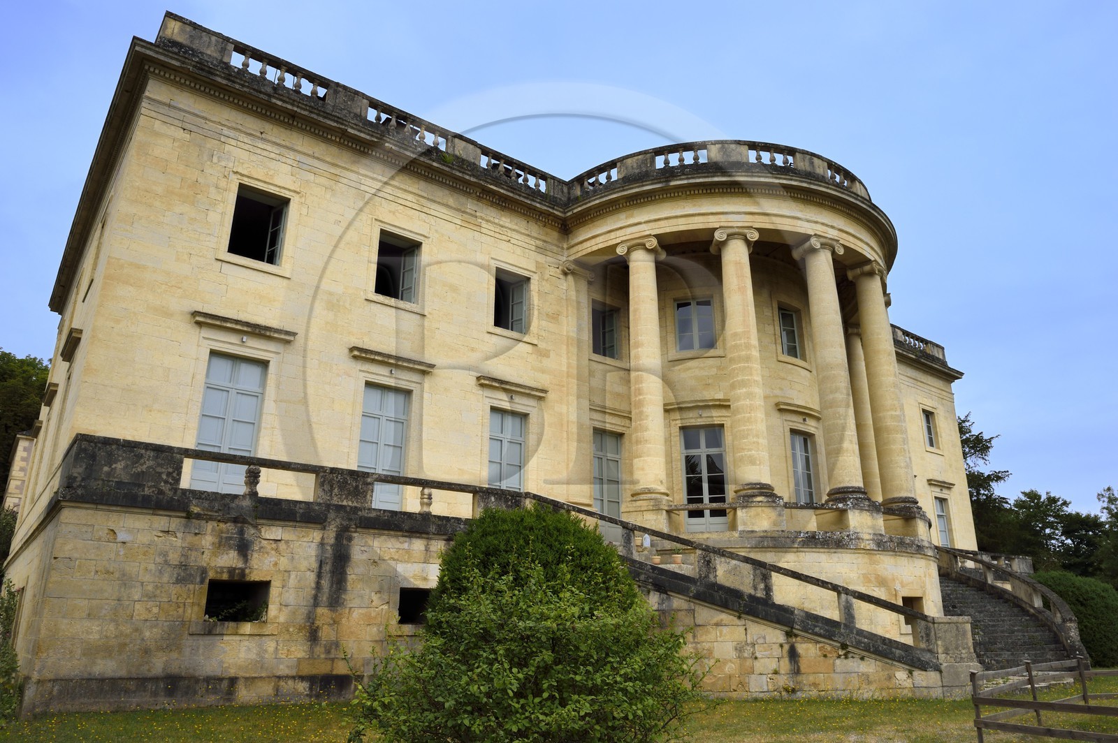 France, Dordogne (24), La Bachellerie, château de Rastignac construit entre 1811 et 1817 par l'architecte Mathurin Salat (dit Blanchard) qui a la particularité de ressembler à la facade Sud de la Maison-Blanche de Washington