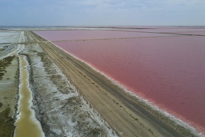 France, Bouches-du-Rhône (13), Camargue, Salin-de-Giraud, les salins du Midi (vue aérienne)