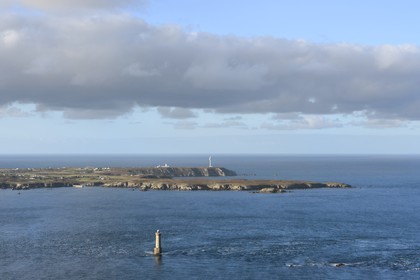 France, Finistère (29), parc naturel régional d'Armorique, mer d'Iroise, Ile d'Ouessant, réserve de Biosphère (UNESCO), le phare de Kereon (vue aérienne)