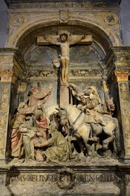 France, Meuse (55), Parc régional de Lorraine, Cotes de Meuse, Hattonchâtel, église collégiale Saint-Maur abritant un retable Renaissance qui représente trois épisodes de la Passion du Christ en pierre sculptée polychrome de 1523 attribué à Ligier Richier