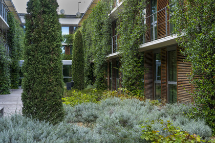 France, Hérault (34), Montpellier,  quartier de Port Marianne, Hotel Courtyard by Marriott à l'architecture contemporaine