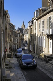 France, Manche (50), Granville, la Haute Ville, église Notre-Dame de Cap-Lihou et la rue Notre-Dame