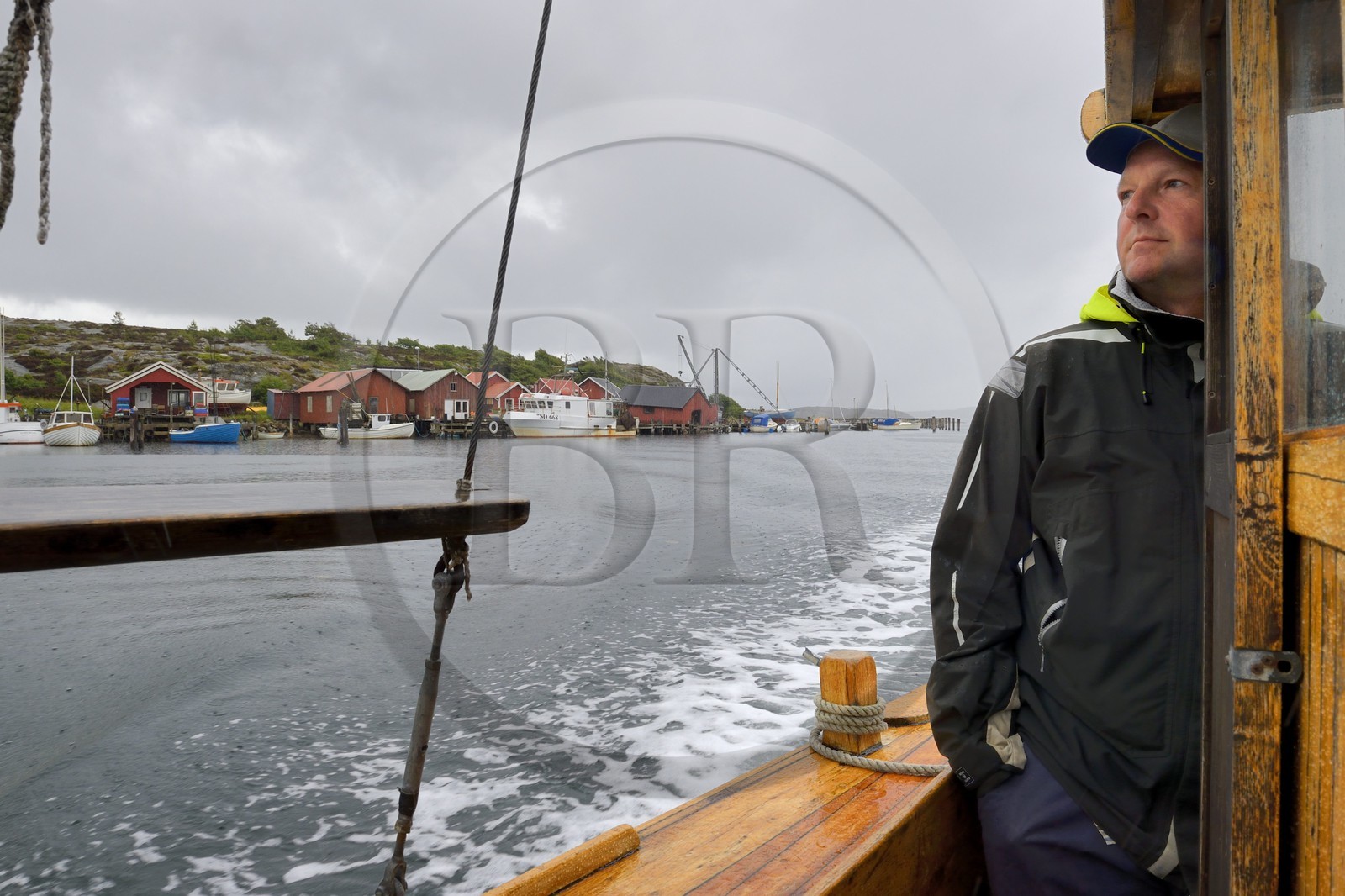Suède, Västra Götaland, Grebbestad, ferme ostréicole de Everts Sjöbod (Boathouse Evert), sortie en mer avec Lars Karlsson