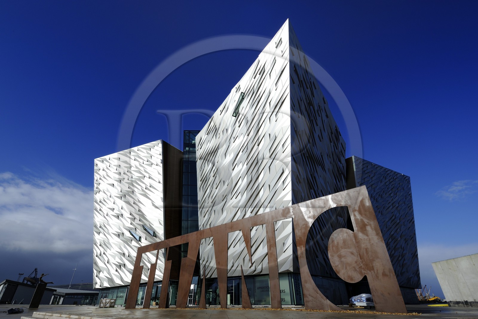 Royaume-Uni, Irlande du Nord, Belfast, quartier des docks de Queen's Island, le centre Titanic Belfast Experience