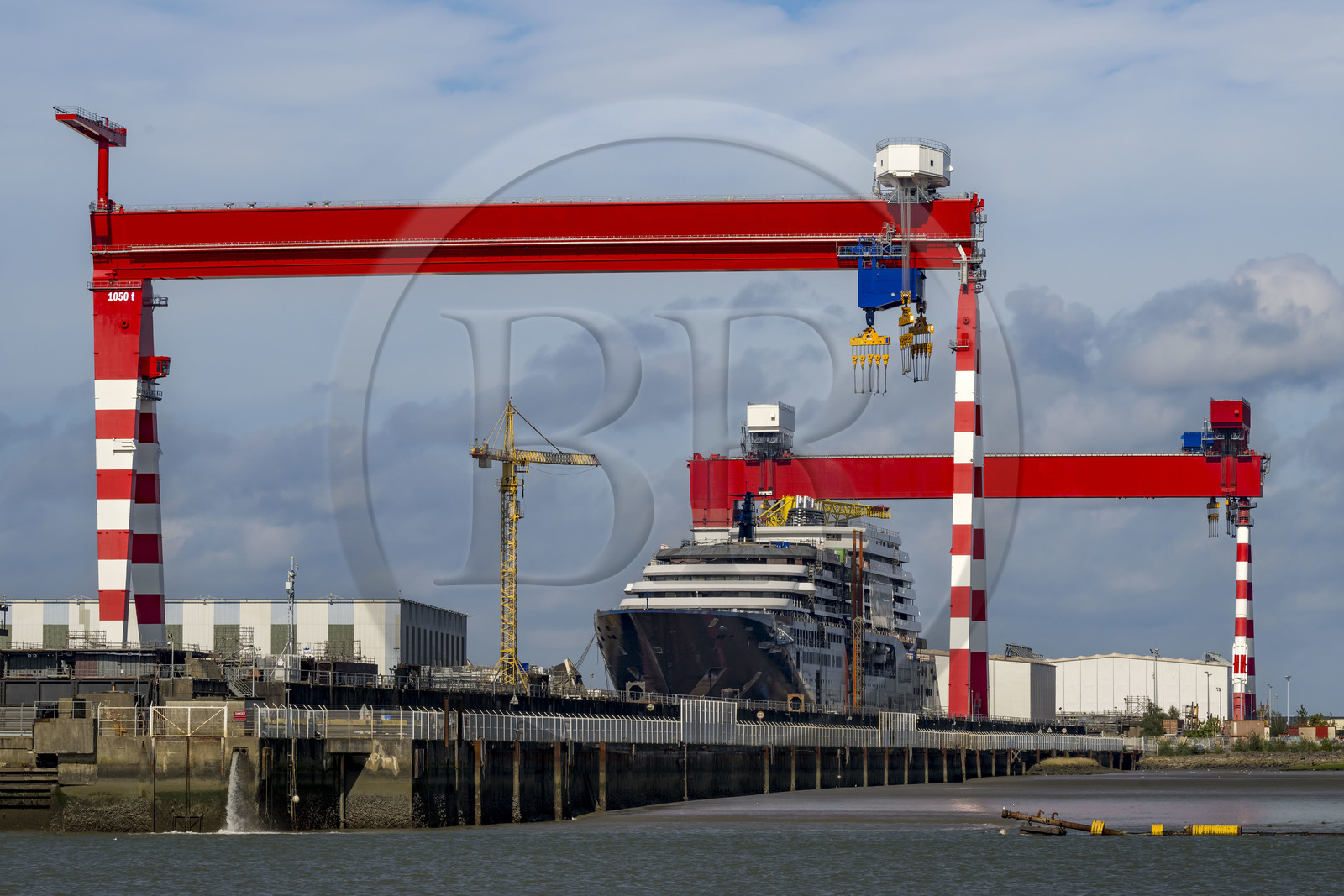 France, Loire-Atlantique (44), Saint-Nazaire, les Chantiers de l'Atlantique, Yacht de luxe en construction