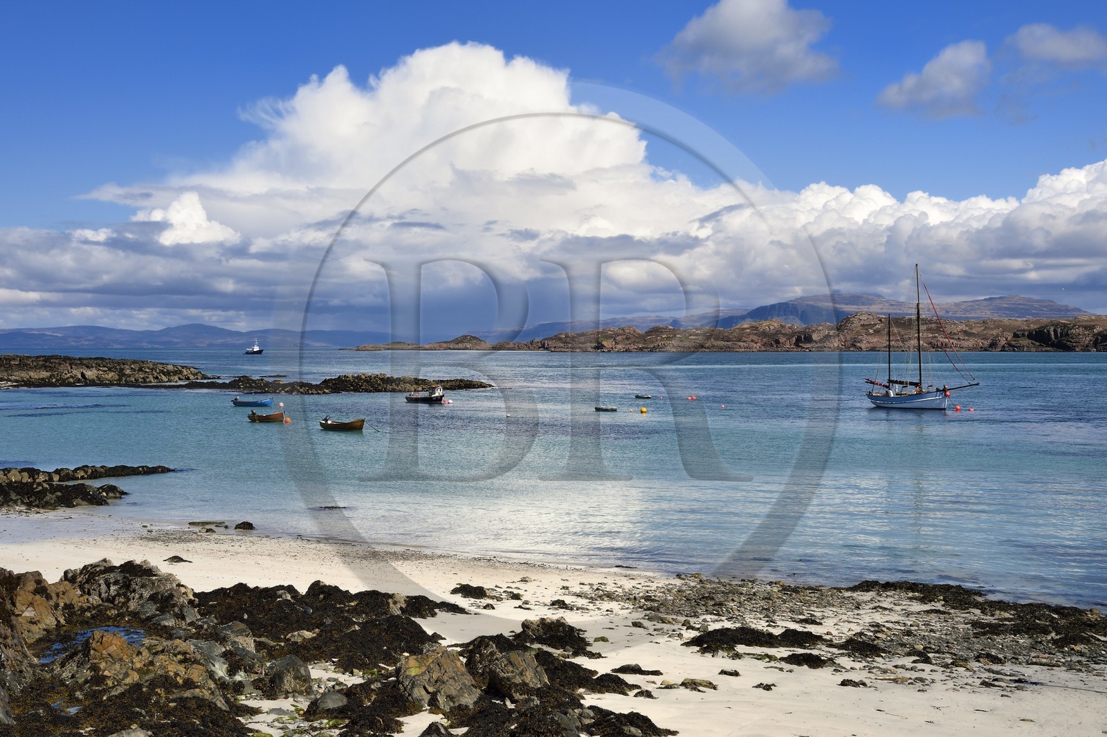 Royaume-Uni, Ecosse, Highland, Hébrides intérieures, plage de sable sur l'Ile de Iona faisant face au Ross of Mull