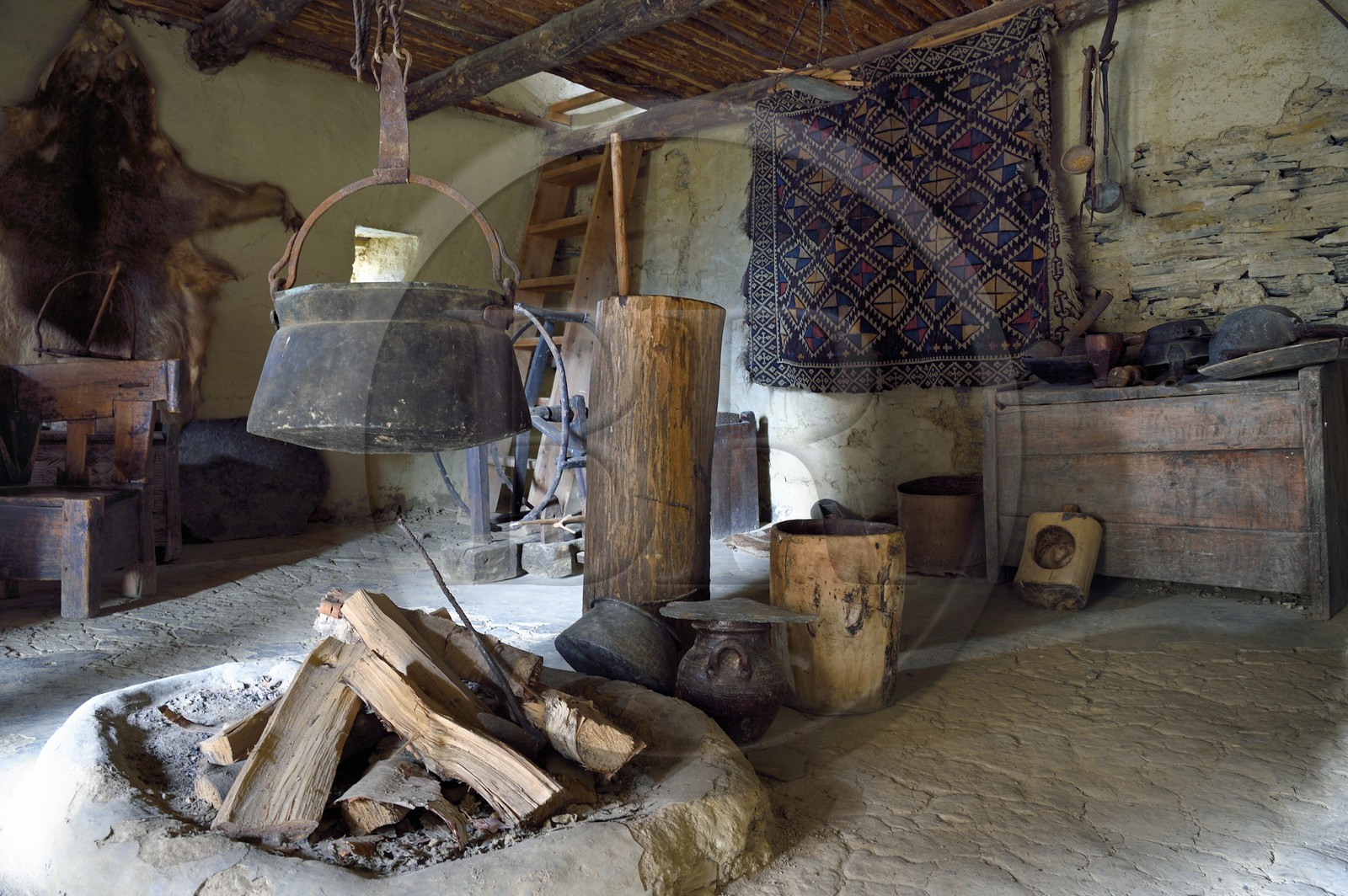 Géorgie, Kakheti, region de Touchétie, Omalo, la forteresse de Keselo à Zemo (haut) Omalo a servi de refuge aux habitants en temps de guerre, intérieur d'une tour fortifiée médiévale