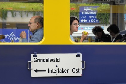 Suisse, Canton de Berne, Oberland Bernois, Grindelwald, train en gare