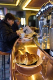 France, Paris (75), la Butte Montmartre, rue Lepic, le Café des Deux Moulins qui servit de décor du film Le Fabuleux destin d'Amélie Poulain