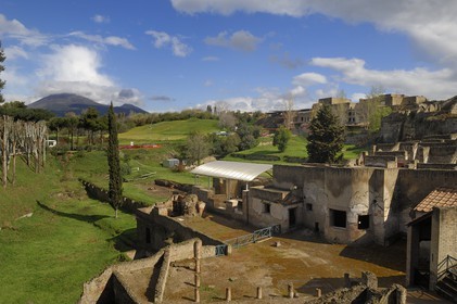 Italie, Campanie, Pompei, site archéologique classé Patrimoine Mondial de l'UNESCO, avec le Vésuve en arrière-plan