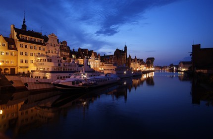 Pologne, Poméranie Orientale, Gdansk, le vieux port de la vieille ville à la nuit tombante