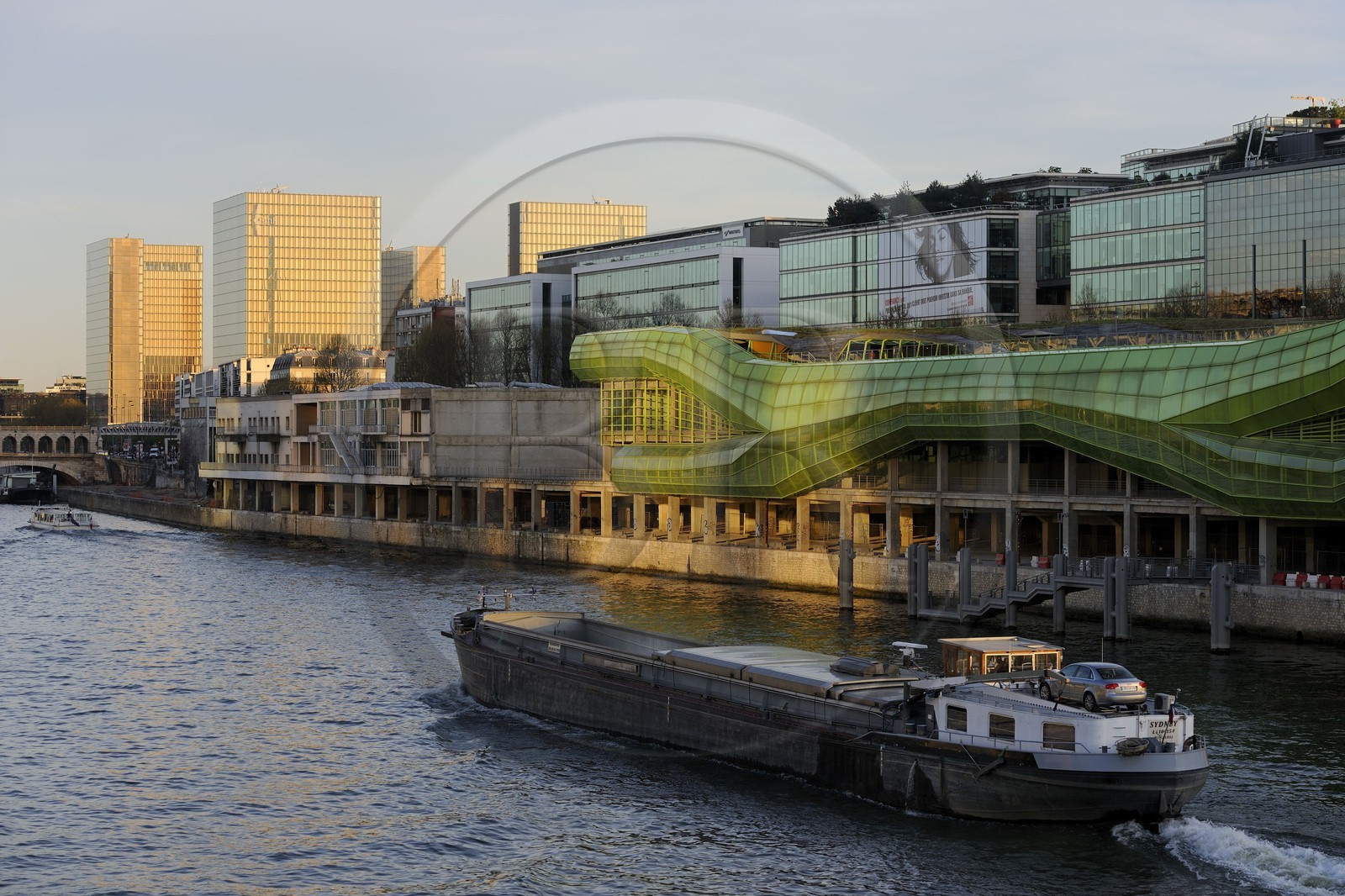 France, Paris (75), quai d'Austerlitz, Cité de la Mode et du Design, bâtiments industriels des anciens Magasins généraux rénovés par les architectes française et néo-zélandais Dominique Jakob et Brendan MacFariane, ouverture prévue à l'automne 2011