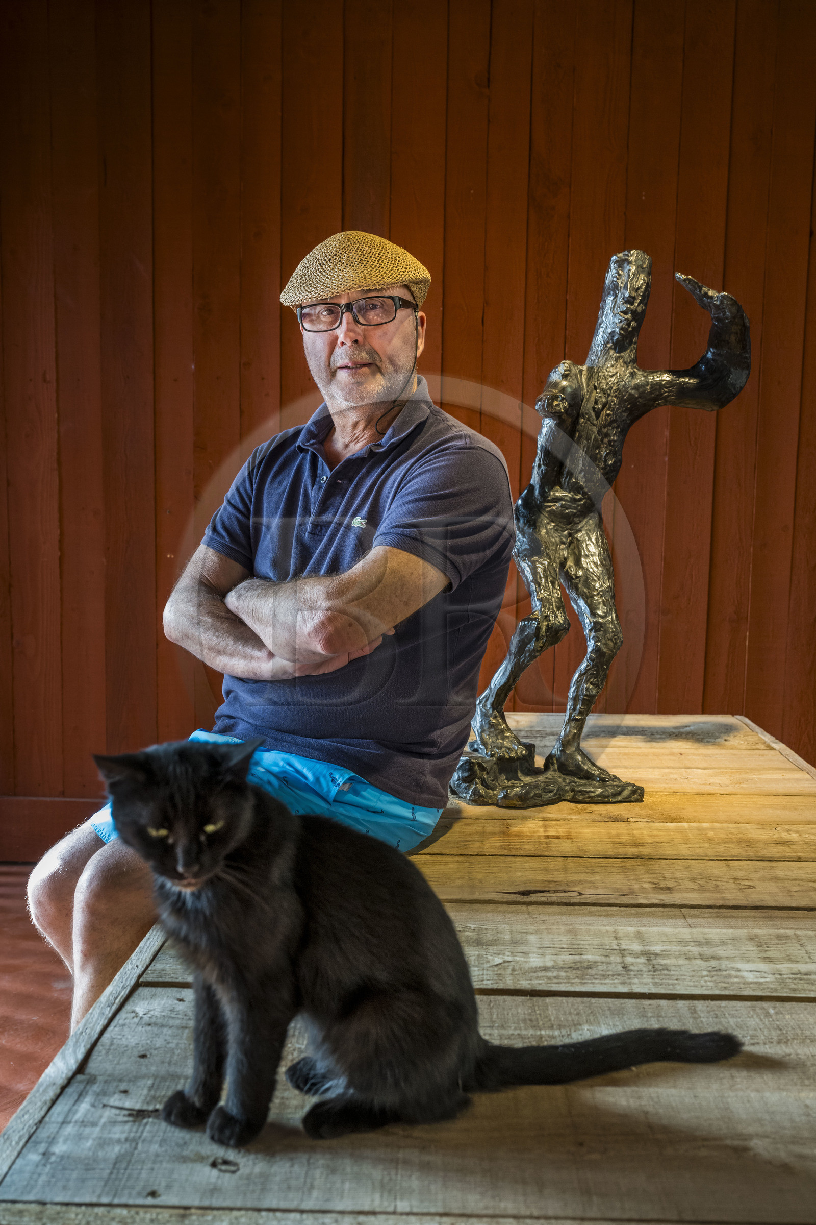 France, Bouches-du-Rhône (13), Marseille, quartier des Goudes, La Friche de l'Escalette, sculptures de l'artiste Germaine Richier avec le collectionneur et créateur du lieu Eric Touchaleaume