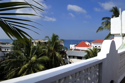 Tanzanie, archipel de Zanzibar, île de Unguja (Zanzibar), ville de Zanzibar, Stone Town, classé Patrimoine Mondial de l' UNESCO, l’hôtel de charme Kisiwa House dans une maison traditionnelle du quartier de Baghani