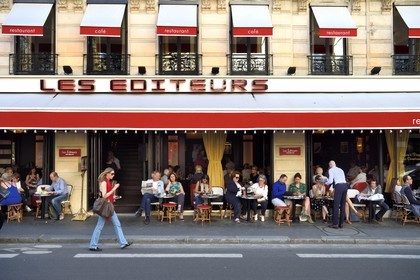 France, Paris (75), Carrefour de l'Odéon, Café les Editeurs