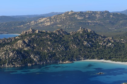 France, Corse-du-Sud (2A), le site naturel de Cala de Roccapina, la tour génoise de Roccapina et le rocher du Lion (vue aérienne)