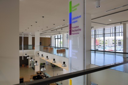 France, Hérault (34), Béziers, quartier du Champ de Mars, médiathèque André Malraux