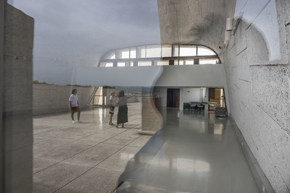 France, Bouches-du-Rhône (13), Marseille, oeuvre architecturale de Le Corbusier, classée Patrimoine Mondial de l'UNESCO, la Cité Radieuse par l'architecte Le Corbusier, le centre d'art MAMO créé par l'artiste Ora Ito dans l'ancienne salle de sport sur le toit-terrasse