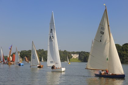 France, Loire-Atlantique (44), Nantes, Carquefou, la rivière Erdre au niveau du château de la Couronnerie, rencontres de Yachting & Canotage de vieux gréments lors des RDV de l'Erdre