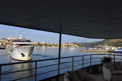 Croatie, Dalmatie, cote dalmate, Dubrovnik, bateaux de croisière dans le port de Gruz
