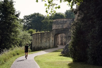 France, Moselle (57), Metz, circuit des remparts le long de la Moselle et de la Seille, la Tour au Diable