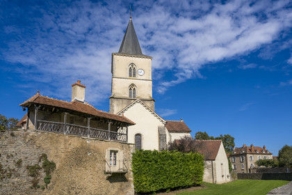France, Côte-d'Or (21), Epoisses, l'église Saint-Symphorien dans la cour du château