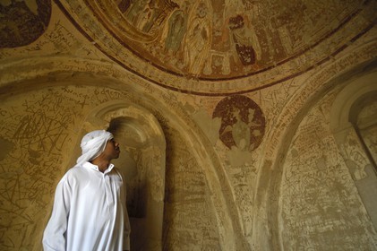 Egypte, Haute Egypte, désert libyque, oasis de Kharga, nécropole copte de Bagawat du IIe au VIIe siècle après JC, intérieur de la Chapelle de la Paix