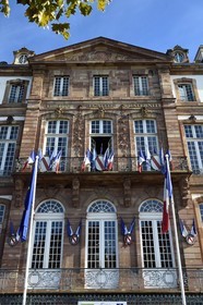 France, Bas-Rhin (67), Strasbourg, vieille ville classée au Patrimoine Mondial de l'UNESCO, place Broglie, l'hotel de ville édifié en 1730