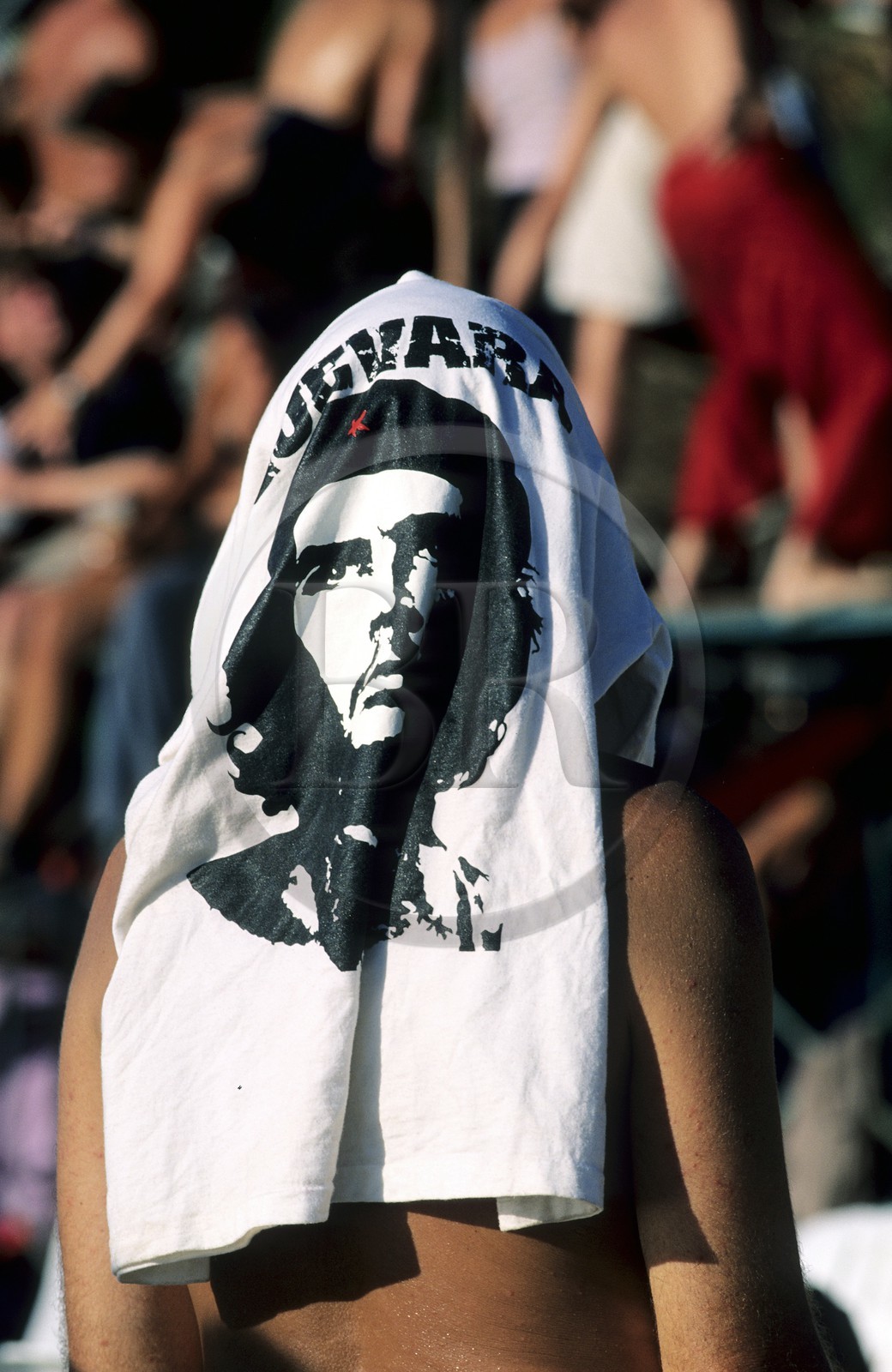 Thaïlande, Archipel îles Samui, raveur se protégeant du soleil du petit matin avec un T&