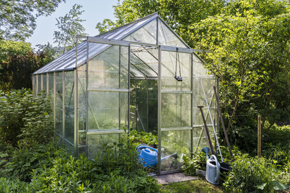 France, Bas-Rhin (67), Parc naturel régional des Vosges du Nord, Obersteinbach, Hotel Alsace-Village, serre pour les salades