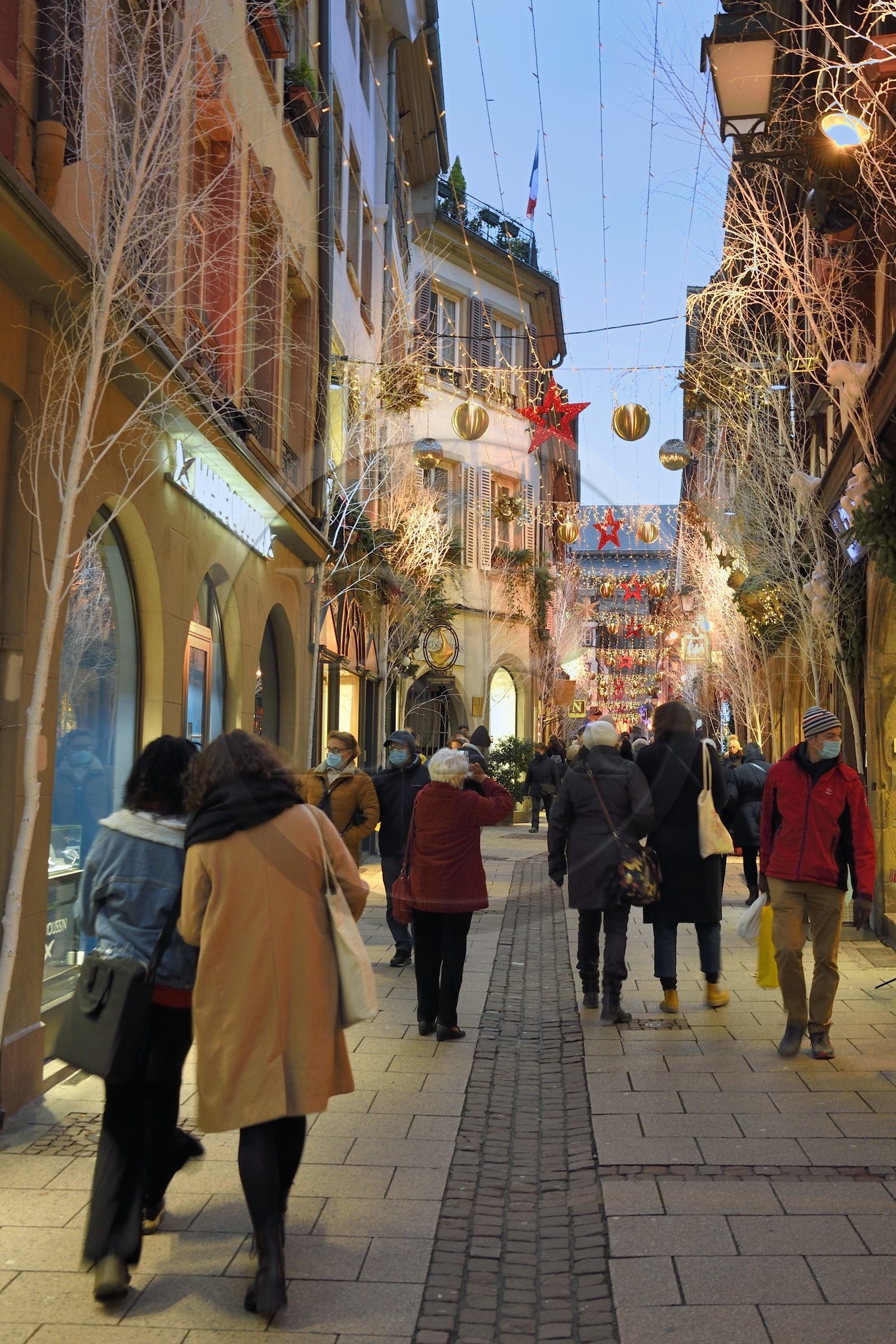 France, Bas-Rhin (67), Strasbourg, vieille ville classée au Patrimoine Mondial de l'UNESCO, la rue des Orfèvres à Noël