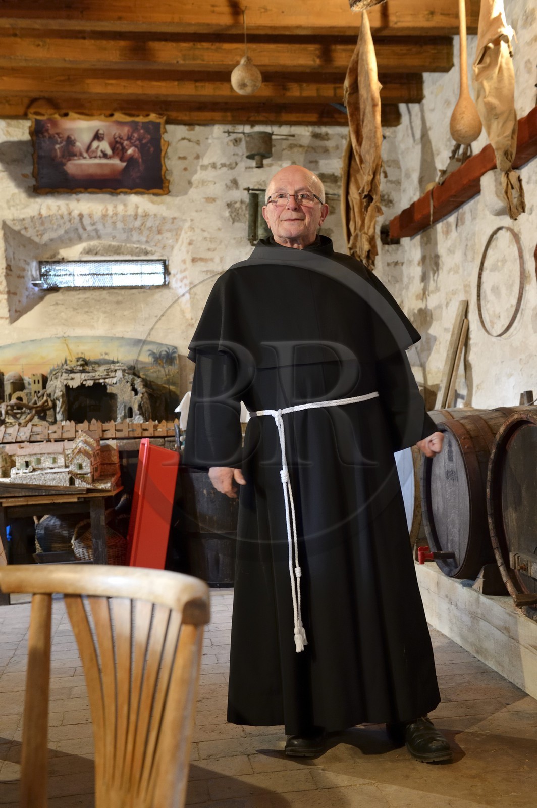 Croatie, Dalmatie, côte dalmate, Ile d’Ugljan, Preko, Monastère Franciscain de l'îlot Galovac, le frère Bozo Susic