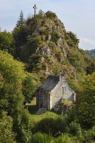 France, Cantal (15), Paulhenc, les Gorges de la Truyère, Rocher de Turlande, chapelle castrale romane du chateau détruit pendant la guerre de Cent Ans dans lequel est né Robert de Turlande, fondateur de l'Abbaye de La Chaise Dieu