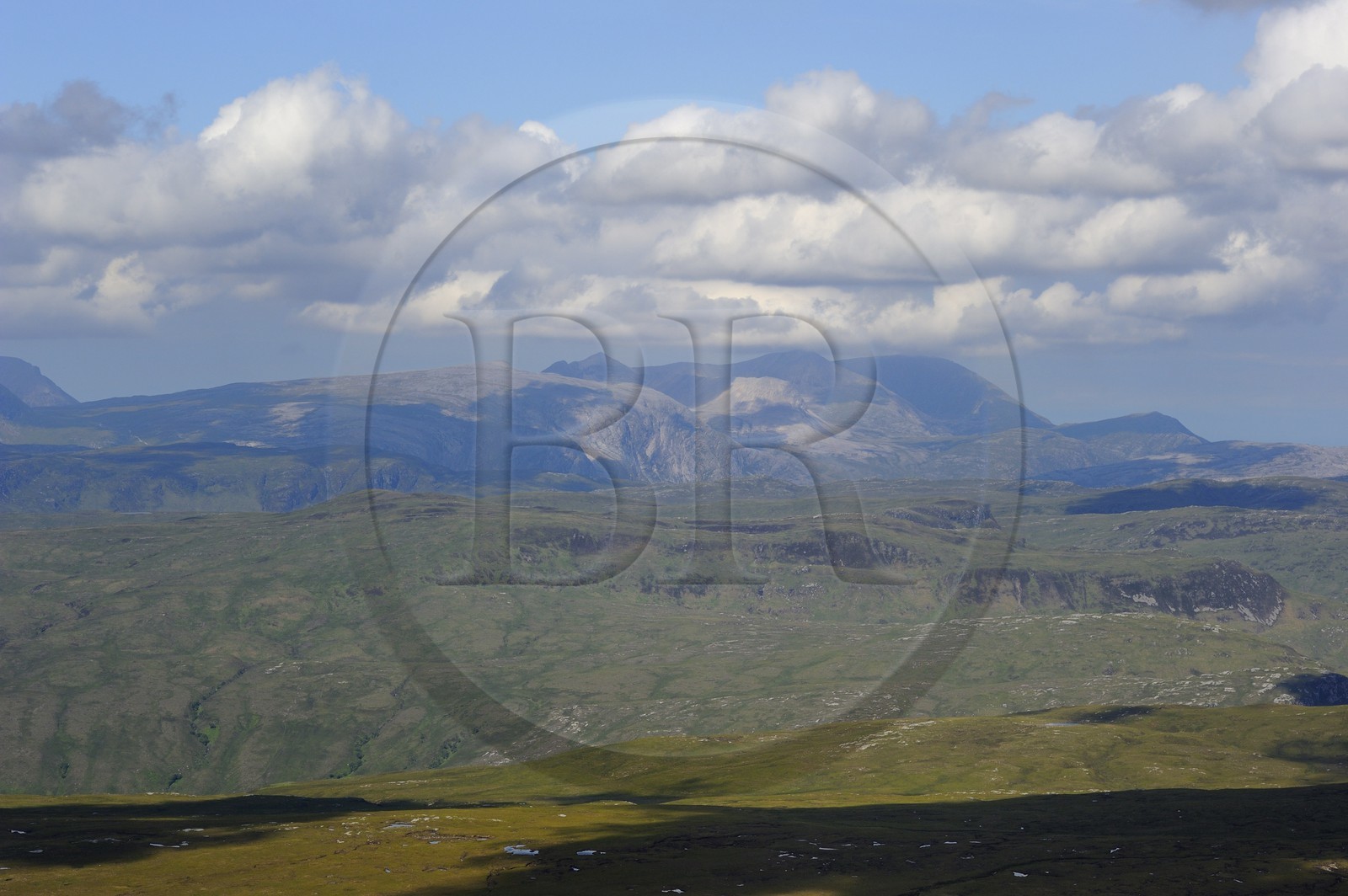 Royaume-Uni, Ecosse, North West Highlands, Sutherland, le massif montagneux de Foinaven (vue aérienne)