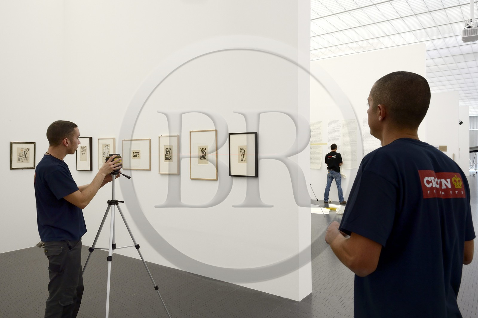 France, Moselle (57), Metz, quartier de l'Amphithéâtre, le Centre Pompidou-Metz, centre d'art conçus par les architectes Shigeru Ban et Jean de Gastines, installation de l'exposition de Hans Richter
