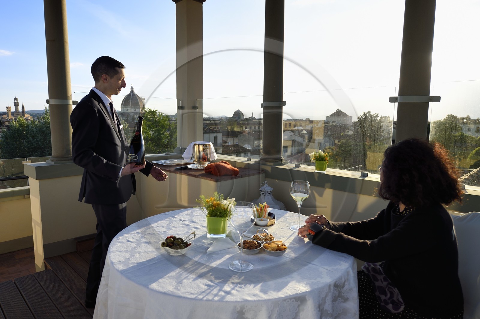 Italie, Toscane, Florence, centre historique classé Patrimoine Mondial de l'UNESCO, Palazzo Della Gherardesca, palace 5 étoiles Four Seasons Hotel Firenze, diner au sommet d'une tour dominant la ville