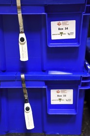 Norvège, Svalbard, Spitzberg, Longyearbyen, la Réserve mondiale de semences du Svalbard (banque de graines du Global Seed Vault), boites scellées contenant des semences en provenance du Australian Grains Genebank