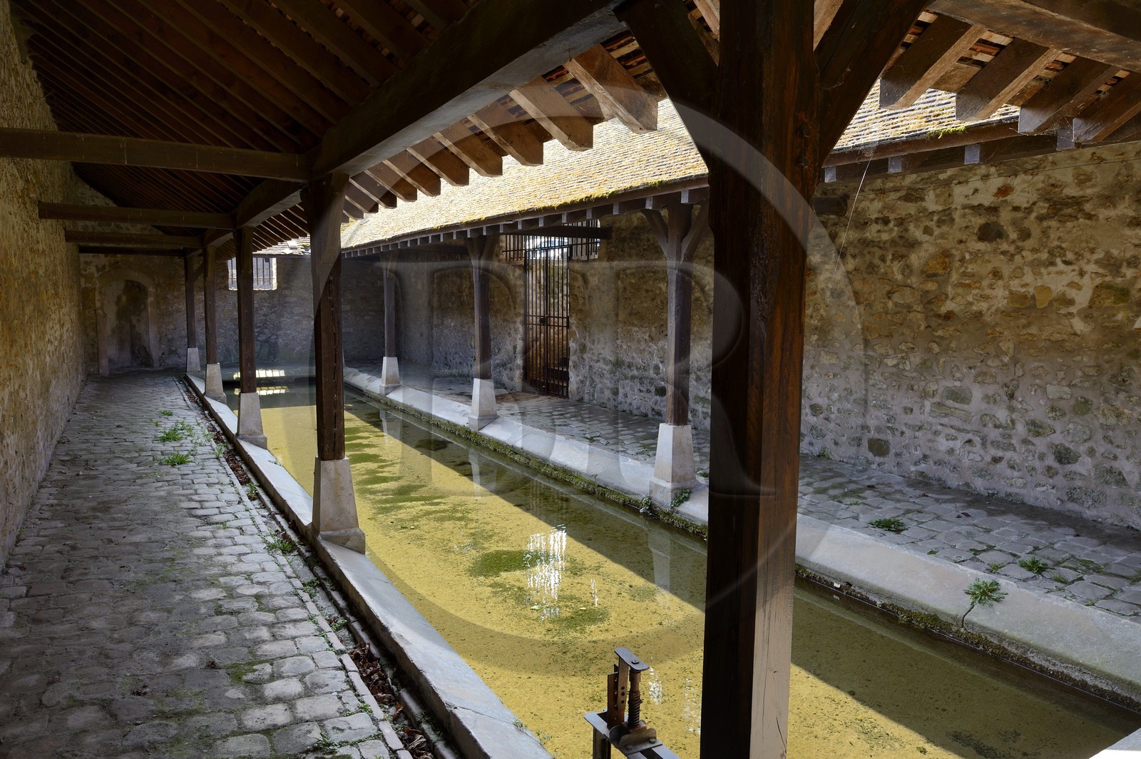 France, Seine-et-Marne (77), village de Maincy qui jouxte le domaine du château de Vaux-le-Vicomte, lavoir de 1853