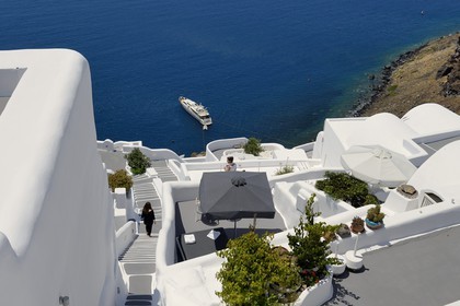 Grèce, Les Cyclades, mer Égée, île de Santorin (Thira ou Théra), village de Oia, l'hôtel Relais & Châteaux Kirini Suites & Spa