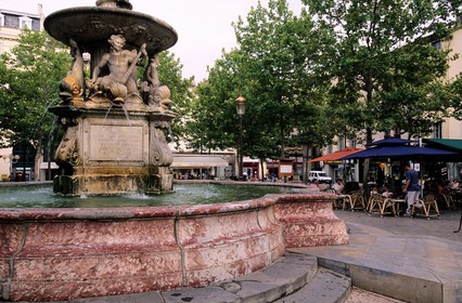 France, Aude (11), Carcassonne, Place Carnot, place centrale de la ville basse