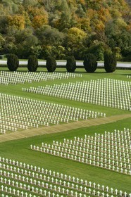 France, Meuse (55), Douaumont, bataille de Verdun, ossuaire de Douaumont, nécropole nationale, alignement de tombes de soldats