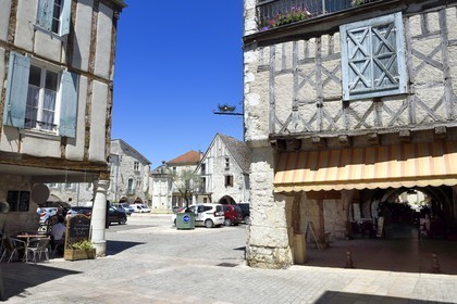 France, Dordogne (24), Perigord Pourpre, Bastide de Eymet, la place centrale (place Gambetta) et ses arcades