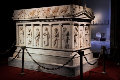 Turquie , Istanbul, centre historique classé Patrimoine Mondial de l'UNESCO, Musées archéologiques d'Istanbul dans les dépendances du Palais de Topkapi, sarcophage des pleureuses du milieu du IVe siècle avant JC